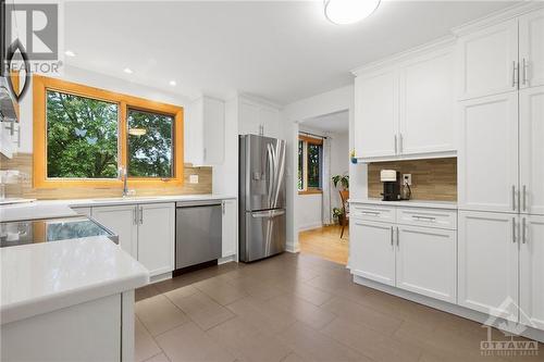 661 La Verendrye Drive, Beacon Hill North - South And Area (2102 - Beacon Hill North), ON - Indoor Photo Showing Kitchen