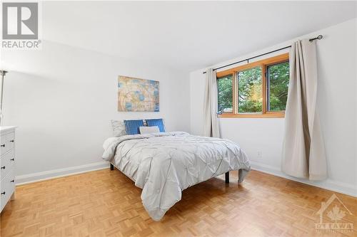 661 La Verendrye Drive, Beacon Hill North - South And Area (2102 - Beacon Hill North), ON - Indoor Photo Showing Bedroom