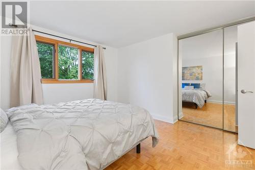 661 La Verendrye Drive, Beacon Hill North - South And Area (2102 - Beacon Hill North), ON - Indoor Photo Showing Bedroom