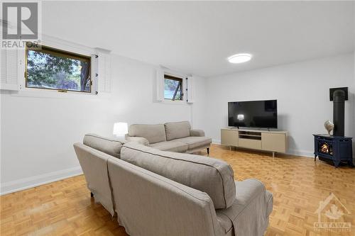 661 La Verendrye Drive, Beacon Hill North - South And Area (2102 - Beacon Hill North), ON - Indoor Photo Showing Living Room