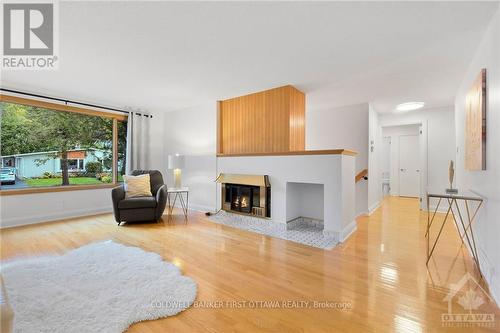 661 La Verendrye Drive, Ottawa, ON - Indoor Photo Showing Living Room With Fireplace