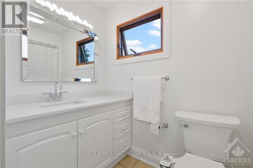 661 La Verendrye Drive, Ottawa, ON - Indoor Photo Showing Bathroom