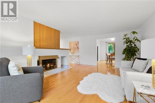 661 La Verendrye Drive, Beacon Hill North - South And Area (2102 - Beacon Hill North), ON - Indoor Photo Showing Living Room With Fireplace