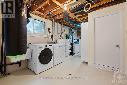 661 La Verendrye Drive, Ottawa, ON - Indoor Photo Showing Laundry Room