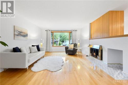 661 La Verendrye Drive, Beacon Hill North - South And Area (2102 - Beacon Hill North), ON - Indoor Photo Showing Living Room With Fireplace