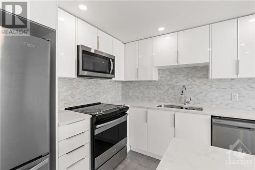 80 Cherry Blossom Private, Ottawa, ON - Indoor Photo Showing Kitchen With Stainless Steel Kitchen With Double Sink With Upgraded Kitchen