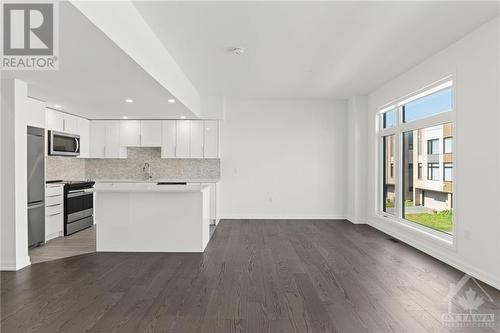 80 Cherry Blossom Private, Ottawa, ON - Indoor Photo Showing Kitchen With Upgraded Kitchen