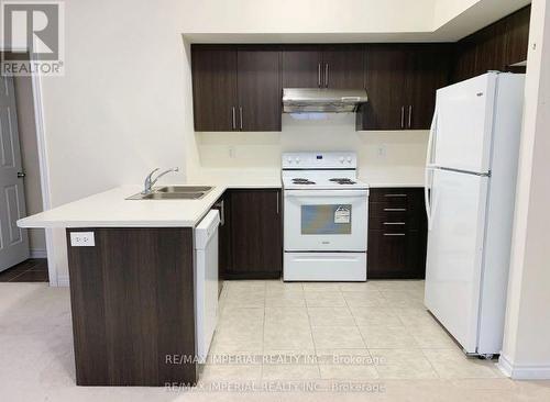 2 - 17 Eaton Park Lane, Toronto, ON - Indoor Photo Showing Kitchen With Double Sink