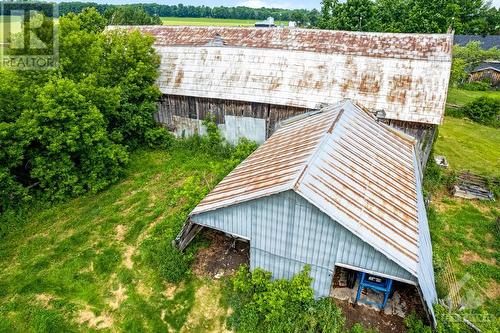 Big barn plus loafing barn - 2931 Drummond Concession 7 Road, Perth, ON 