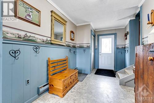 Country-sized mudroom for busy family - 3581 Drummond Concession 2 Road, Perth, ON 