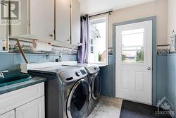 Mudroom laundry centre - 