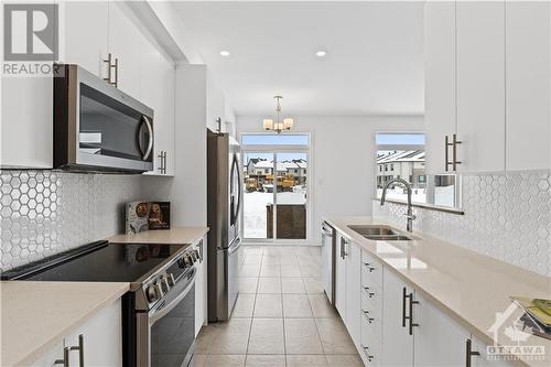 966 Brian Good Avenue, Ottawa, ON - Indoor Photo Showing Kitchen With Double Sink With Upgraded Kitchen