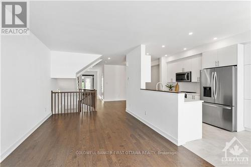 966 Brian Good Avenue, Ottawa, ON - Indoor Photo Showing Kitchen