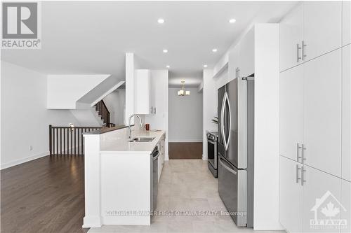 966 Brian Good Avenue, Ottawa, ON - Indoor Photo Showing Kitchen