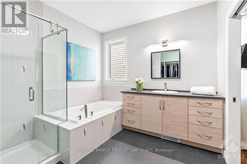 144 Tapadero Avenue, Ottawa, ON - Indoor Photo Showing Bathroom