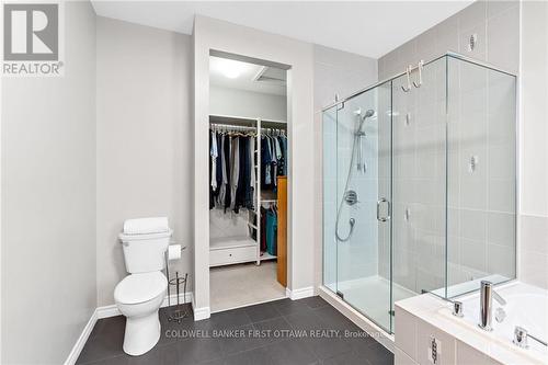 144 Tapadero Avenue, Ottawa, ON - Indoor Photo Showing Bathroom