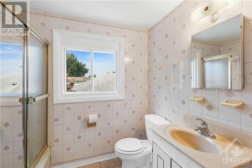 814 Baseline Road, Ottawa, ON - Indoor Photo Showing Bathroom