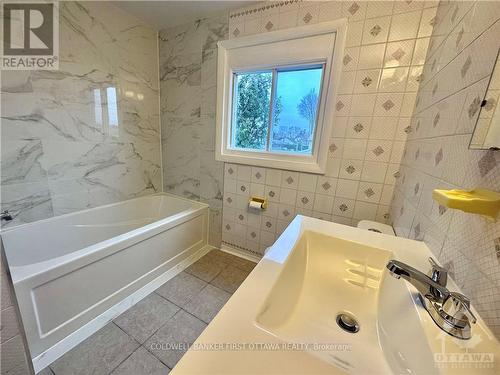 814 Baseline Road, Ottawa, ON - Indoor Photo Showing Bathroom