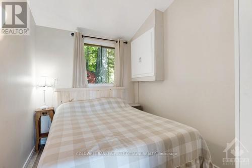 365 Hardwood Ridge Road, Lanark Highlands, ON - Indoor Photo Showing Bedroom