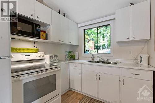 365 Hardwood Ridge Road, Lanark Highlands, ON - Indoor Photo Showing Kitchen With Double Sink