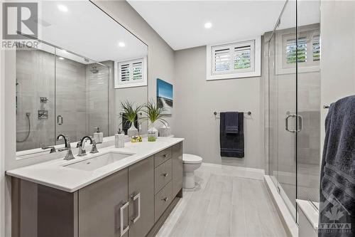 10 Leaver Avenue, Ottawa, ON - Indoor Photo Showing Bathroom