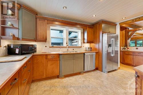 2499 Bathurst Concession 2 Road, Tay Valley, ON - Indoor Photo Showing Kitchen With Double Sink