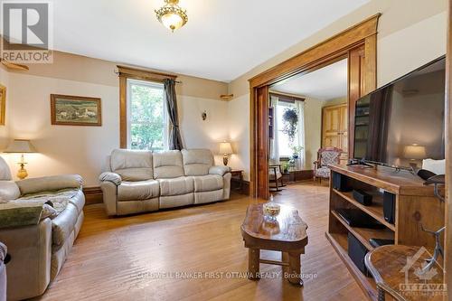 195 Montgomery Road, Drummond/North Elmsley, ON - Indoor Photo Showing Living Room