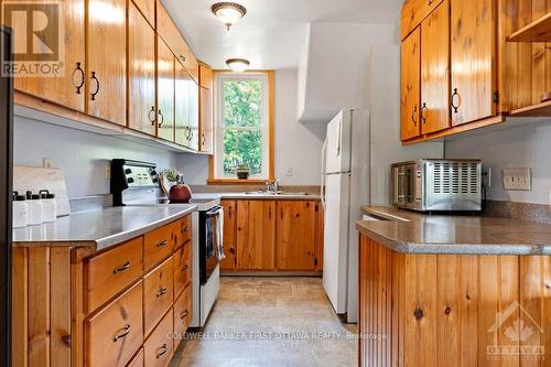 195 Montgomery Road, Drummond/North Elmsley, ON - Indoor Photo Showing Kitchen With Double Sink