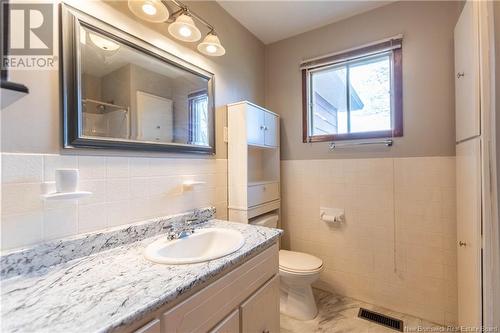 122 Charlotte Street, Sackville, NB - Indoor Photo Showing Bathroom