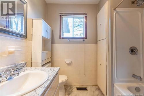 122 Charlotte Street, Sackville, NB - Indoor Photo Showing Bathroom