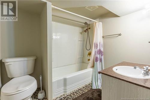 122 Charlotte Street, Sackville, NB - Indoor Photo Showing Bathroom