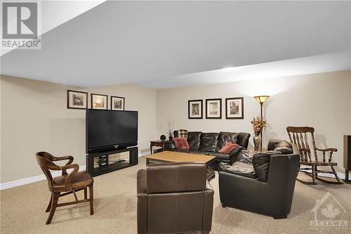 6068 James Bell Drive, Ottawa, ON - Indoor Photo Showing Living Room