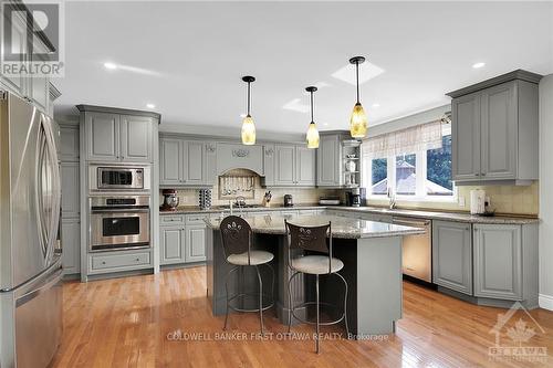 6068 James Bell Drive, Ottawa, ON - Indoor Photo Showing Kitchen With Stainless Steel Kitchen With Upgraded Kitchen