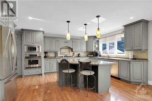 6068 James Bell Drive, Ottawa, ON - Indoor Photo Showing Kitchen With Stainless Steel Kitchen With Upgraded Kitchen