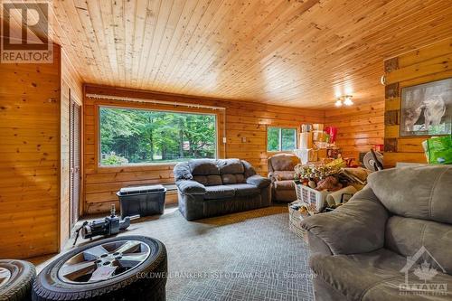 1102 Ebbs Bay Road, Drummond/North Elmsley, ON - Indoor Photo Showing Living Room