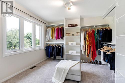 Primary suite walk-in closet - 5525 Pettapiece Crescent, Manotick, ON - Indoor