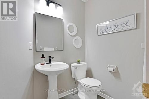 5525 Pettapiece Crescent, Ottawa, ON - Indoor Photo Showing Bathroom