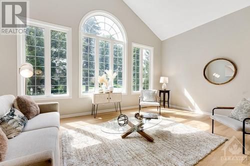 Vaulted living room full of natural light - 5525 Pettapiece Crescent, Manotick, ON - Indoor Photo Showing Living Room