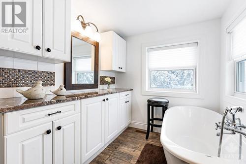 Primary suite's 4-pc ensuite extended vanity, soaker tub and glass shower - 2344 Mclachlin Road, Beckwith (910 - Beckwith Twp), ON - Indoor