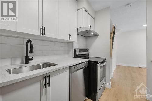 76 Banner Road Unit#23H, Ottawa, ON - Indoor Photo Showing Kitchen