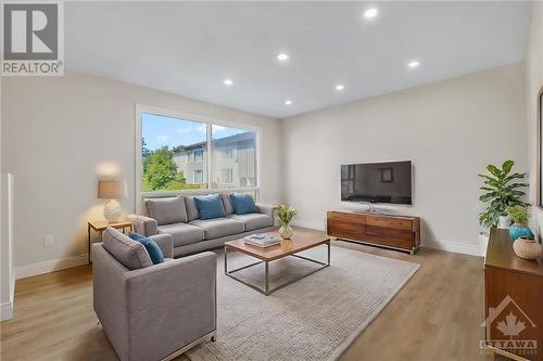 76 Banner Road Unit#23H, Ottawa, ON - Indoor Photo Showing Living Room