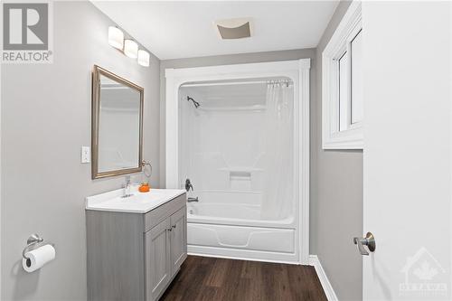 46 Newbury Avenue, Ottawa, ON - Indoor Photo Showing Bathroom