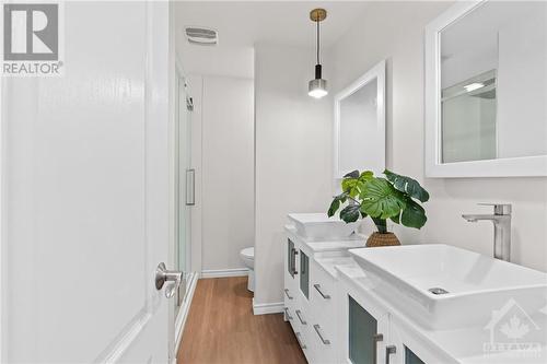 46 Newbury Avenue, Ottawa, ON - Indoor Photo Showing Bathroom