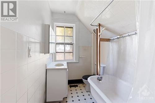 66 Bell Street, Ottawa, ON - Indoor Photo Showing Bathroom