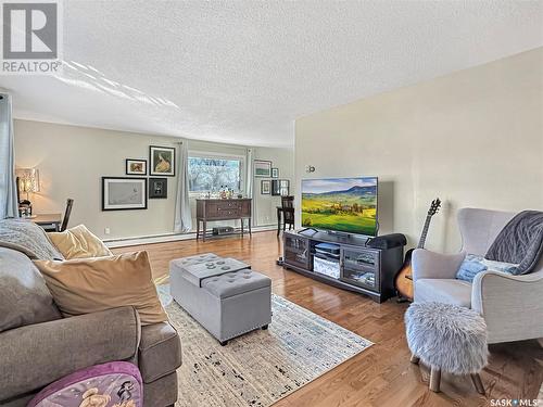 614 Godkin Avenue, Balcarres, SK - Indoor Photo Showing Living Room