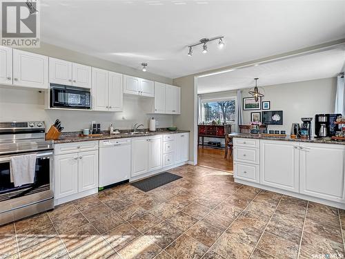 614 Godkin Avenue, Balcarres, SK - Indoor Photo Showing Kitchen