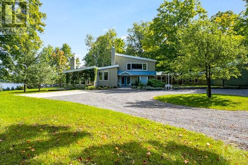 Park-like setting with circular driveway leading you home - 150 Dewolfe Street, Ottawa, ON - Outdoor