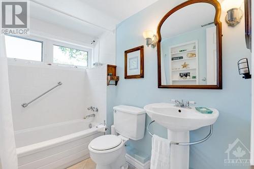 Second floor 4-piece bathroom - 150 Dewolfe Street, Ottawa, ON - Indoor Photo Showing Bathroom