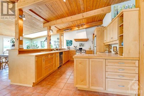 Gourmet Deslaurier kitchen has solid birch cabinetry - 150 Dewolfe Street, Ottawa, ON - Indoor Photo Showing Kitchen