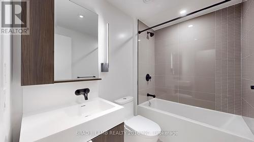 404 - 117 Broadway Avenue, Toronto, ON - Indoor Photo Showing Bathroom